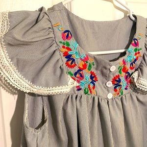 Embroidered Summer Dress with Ruffled Sleeves & Lace Trim. Size S.